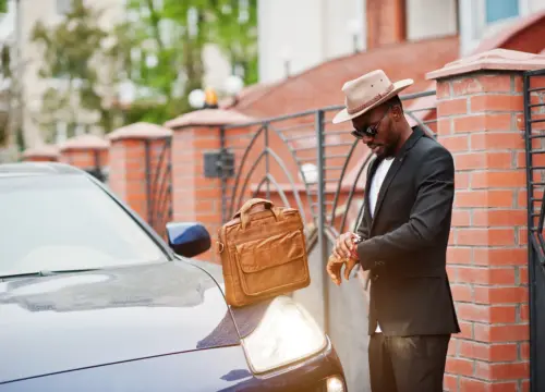 Pick-up and drop-off services at airports and hotels